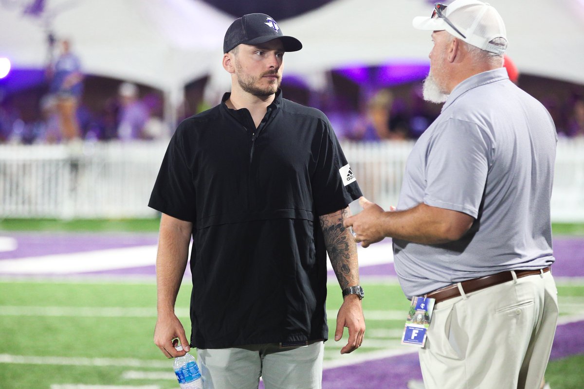 TarletonFB's tweet image. It was great to have one of the best quarterbacks in program history Ben Holmes back in Stephenville for our Homecoming game! 👊 

@benholmes1006
