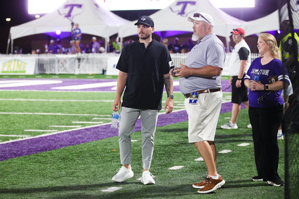 TarletonFB's tweet image. It was great to have one of the best quarterbacks in program history Ben Holmes back in Stephenville for our Homecoming game! 👊 

@benholmes1006
