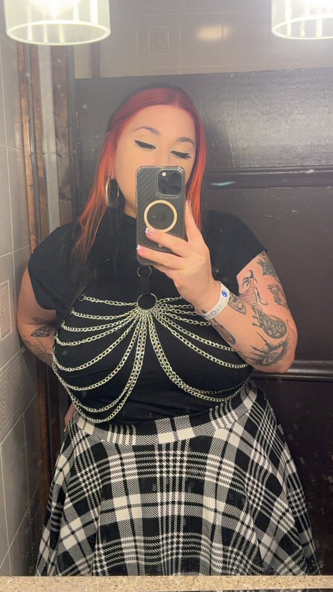 Ari Maeve ♒️ tweet media