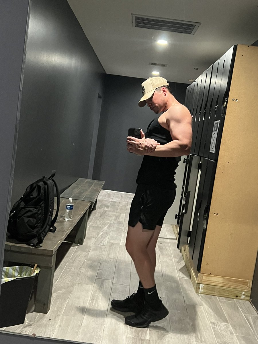 ColtonJohnsonn's tweet image. Arms