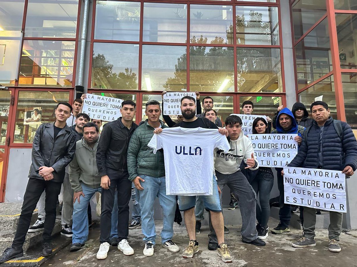 Estos son los muñecos libertarios que se apersonaron en la Universidad de Quilmes a tirar gas pimienta en una asamblea que se estaba desarrollando de manera totalmente pacifica. Conozcan bien sus caras.