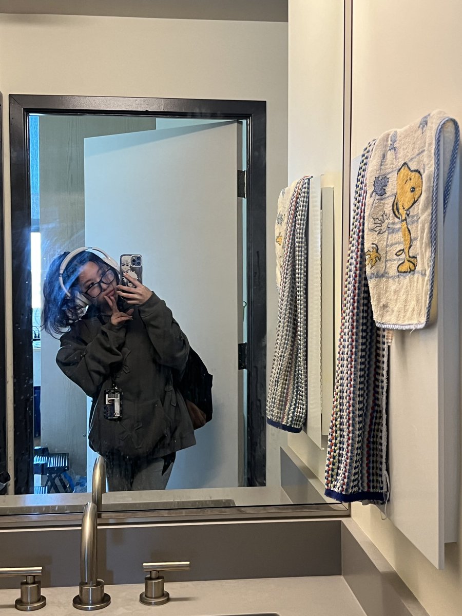 KimchiNugget's tweet photo. MEOW MEOW MEOW I HATE SCHOOL I HATE STUDYING I JUST WANT A RICH MAN TO TAKE CARE OF ME 🫶 https://t.co/Hd1qAc31v5