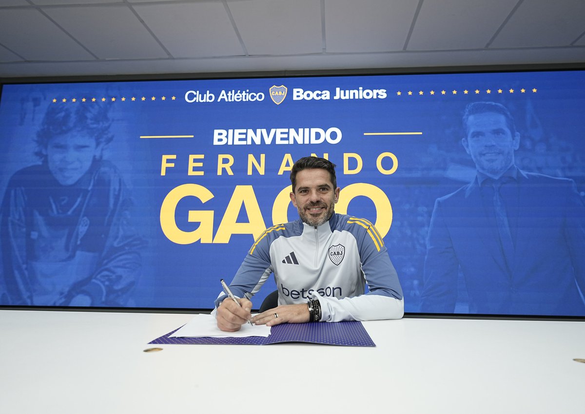 Gago firmó su contrato con Boca.