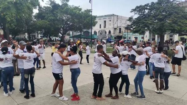 AMPPCHabana's tweet photo. El casino enamora las tardes de #CentroHabana en nuestro Parque El Curita.
#PorAmorACentroHabana https://t.co/QoScDi07qu