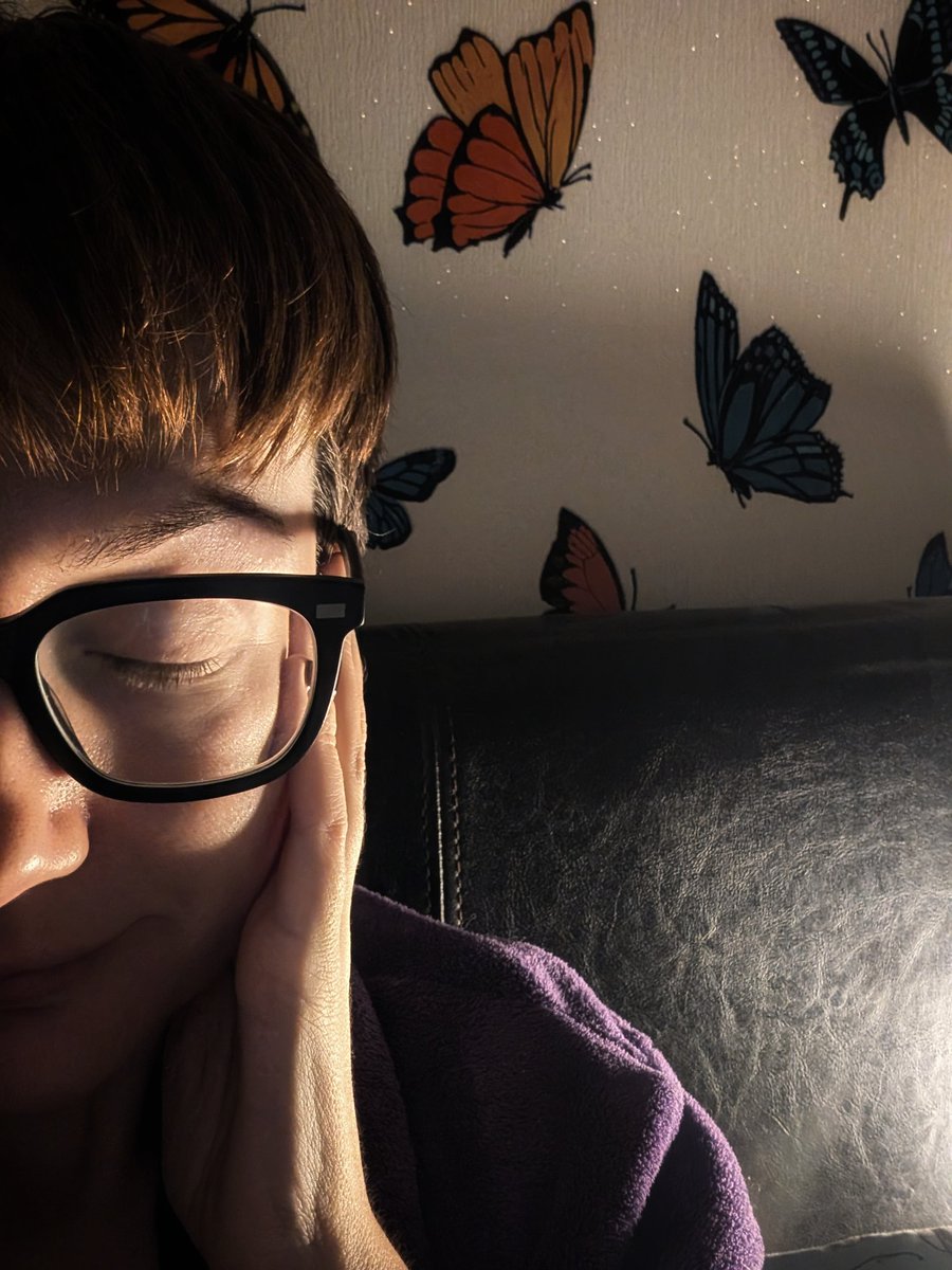 sianmdennis's tweet image. Alright #5amwritersclub troops! After an (unplanned) two week break, I am BACK BABY. Yes, I may still be in bed (with my laptop) but I am HERE and I am TYPING (on X). 

Let them words (brain dump, garbage) FLOWWWWW. 🌊🌊

#morningpages #BookTwitter