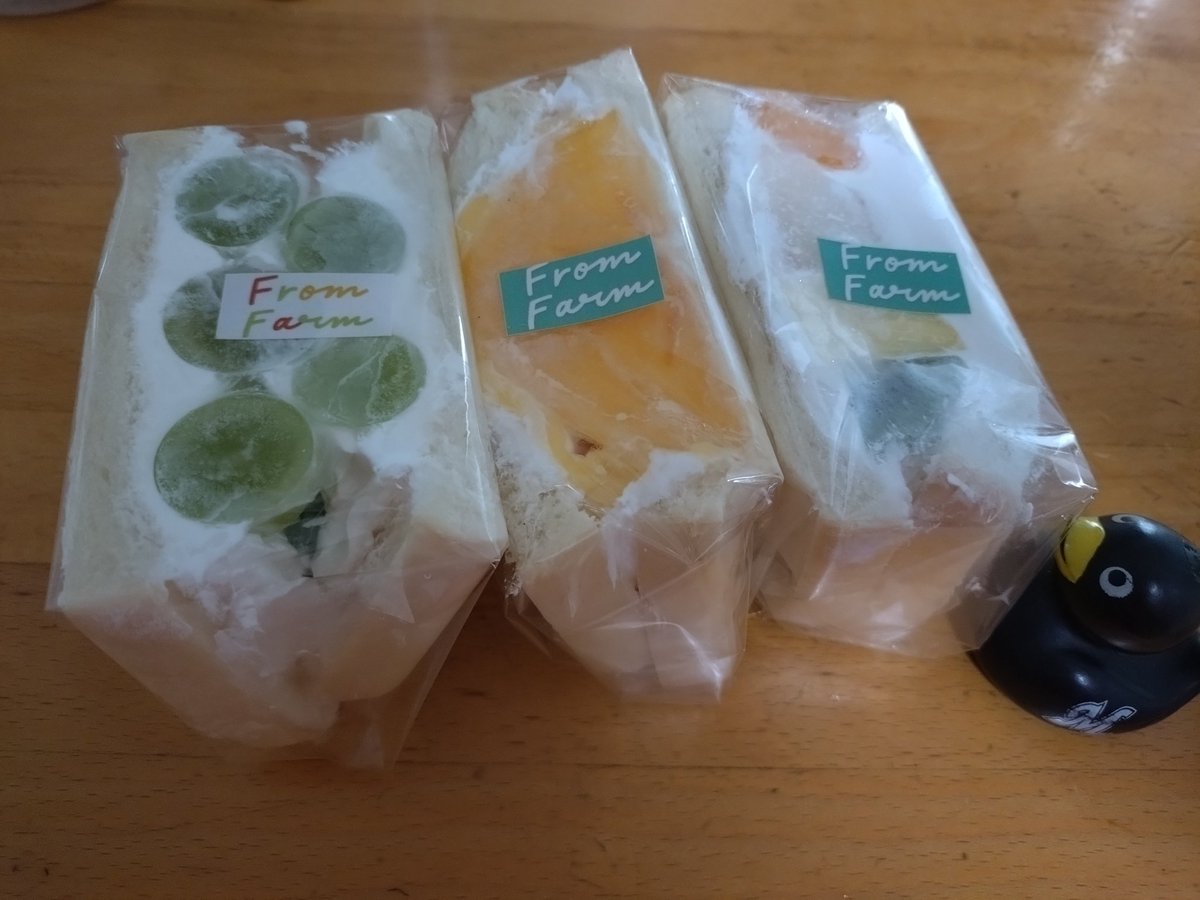 0x0_74_kohyo's tweet photo. 以前から気になってたお店のフルーツサンド😋
シャインマスカット
柿ピューレ
ミックス
#FromFarm
#芳蔵園 https://t.co/rbJbiZqao7