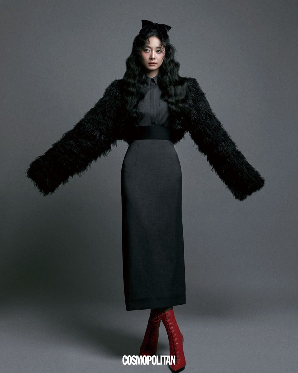 Tcuwie's tweet photo. Posing  for  𝗖𝗢𝗦𝗠𝗢𝗣𝗢𝗟𝗜𝗧𝗔𝗡 𝗞𝗢𝗥𝗘𝗔.
spread captures  an exquisite fusion of
contrasts—strength  and  softness,
modernity  and  nostalgia—inviting  the
audience into  a world  where  fashion
transcends trends,  telling  a story  of
individuality  and  elegance. https://t.co/i3sBK3iupn