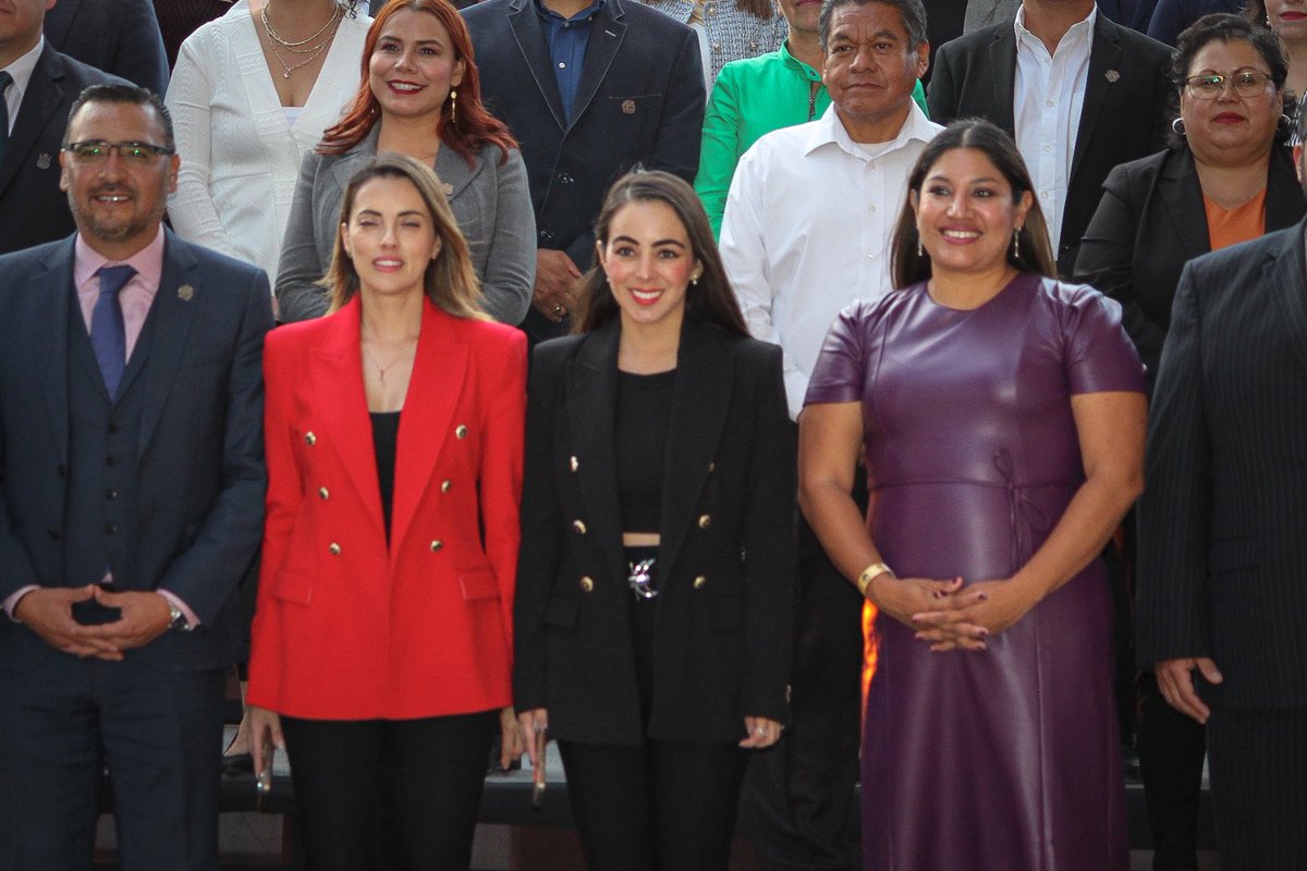 Felicidades por estos 40 años siendo parte fundamental de la educación para muchas y muchos queretanos <a href="/COBAQ_Oficial/">COBAQ</a>. 📚

#OrgulloCOBAQ