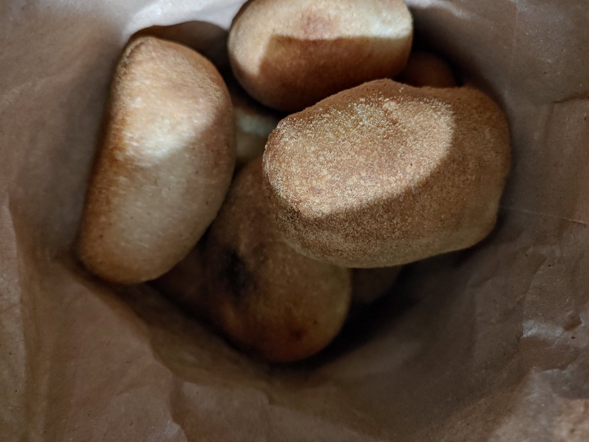 karensshih's tweet image. Tomorrow is #WorldFoodDay, also #WorldBreadDay, and #WorldPandesalDay! Don't forget to show us what's on your plate or what's in your pandesal!