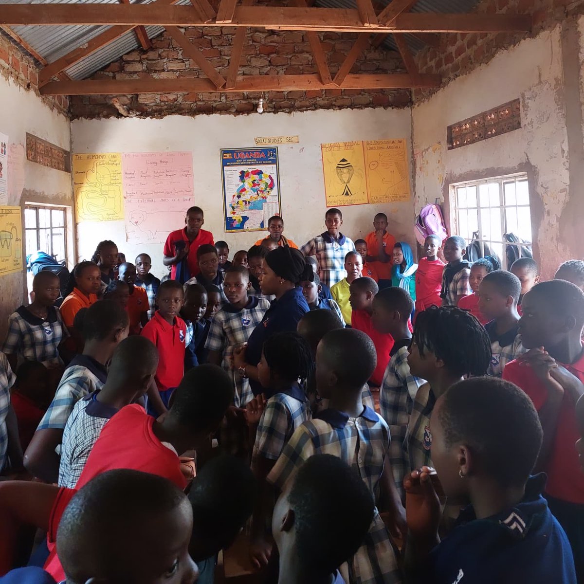 VaseWetransform's tweet photo. Wow, those 3 hours flew by without us even noticing! ⏳ Supporting these young girls in gaining a deeper understanding of menstruation was truly a heartwarming and fulfilling experience. 💖✨ Every young person we’ve worked with is special in their own way. 🌸 https://t.co/ZGbbRcPA0d