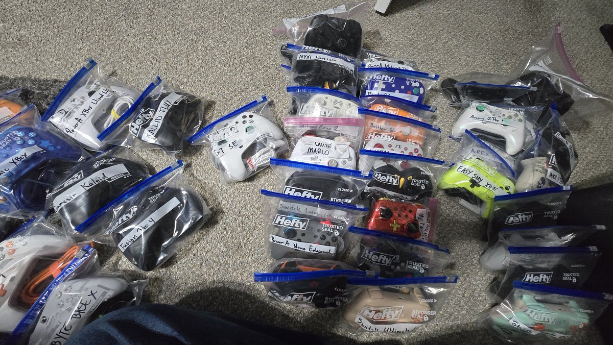 RBG_Retro's tweet image. I've got a few controllers. 😄 Unfortunately, not all of them can go on display. I need some room in my game room for games. Lol
#videogames #controllers