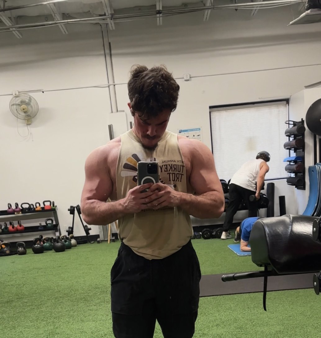 elijahpnww's tweet photo. chest day #chest #lifting #fitness #nsfwtwt https://t.co/vXikjJGExF