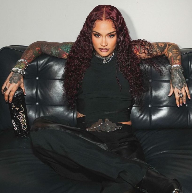 flirtyva's tweet photo. the stare…kehlani could do whatever she wants to me😩 https://t.co/PnzHWWIkOt