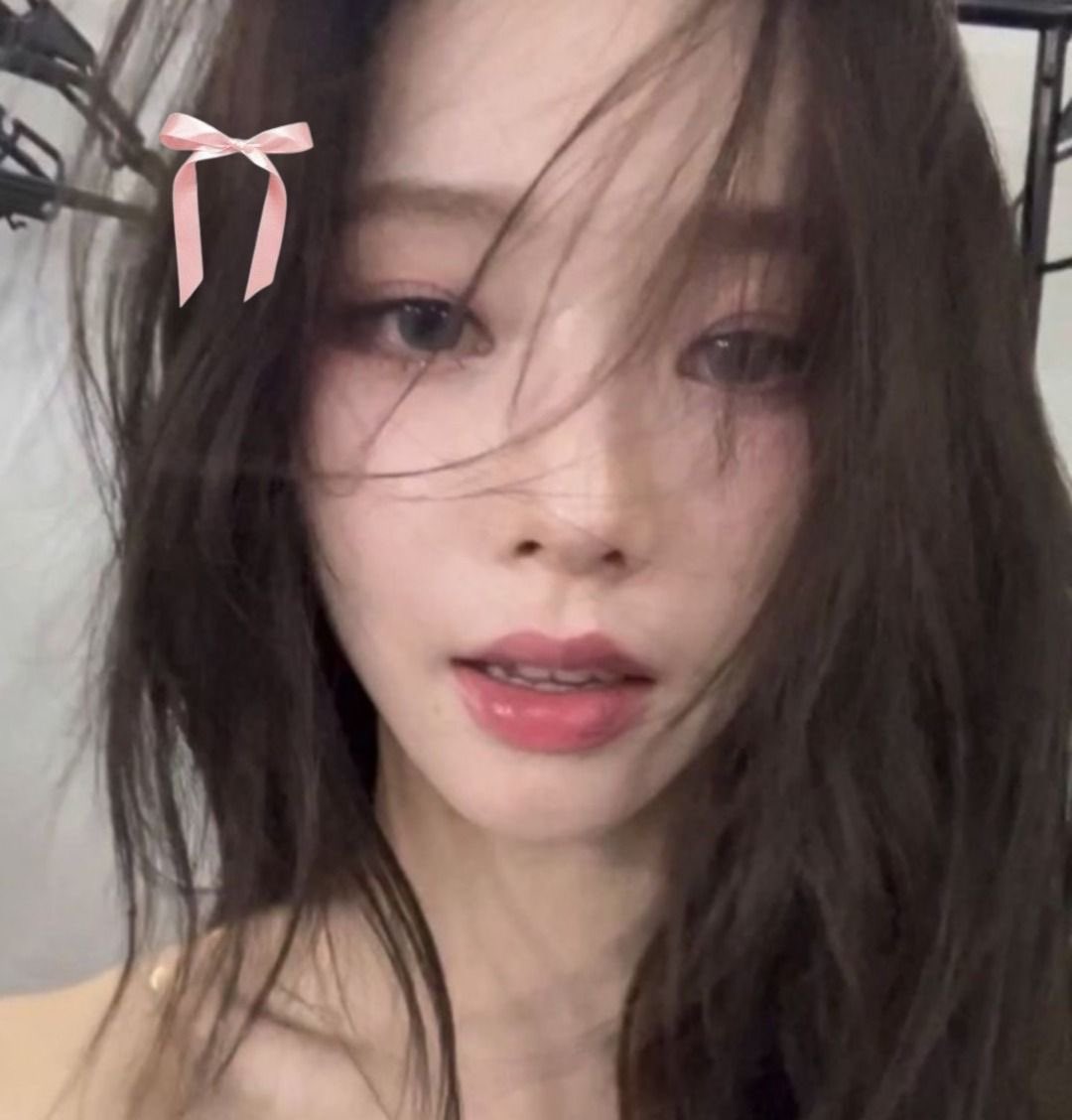 clairdelunnette's tweet image. like for a dm? restarting this account 🎀