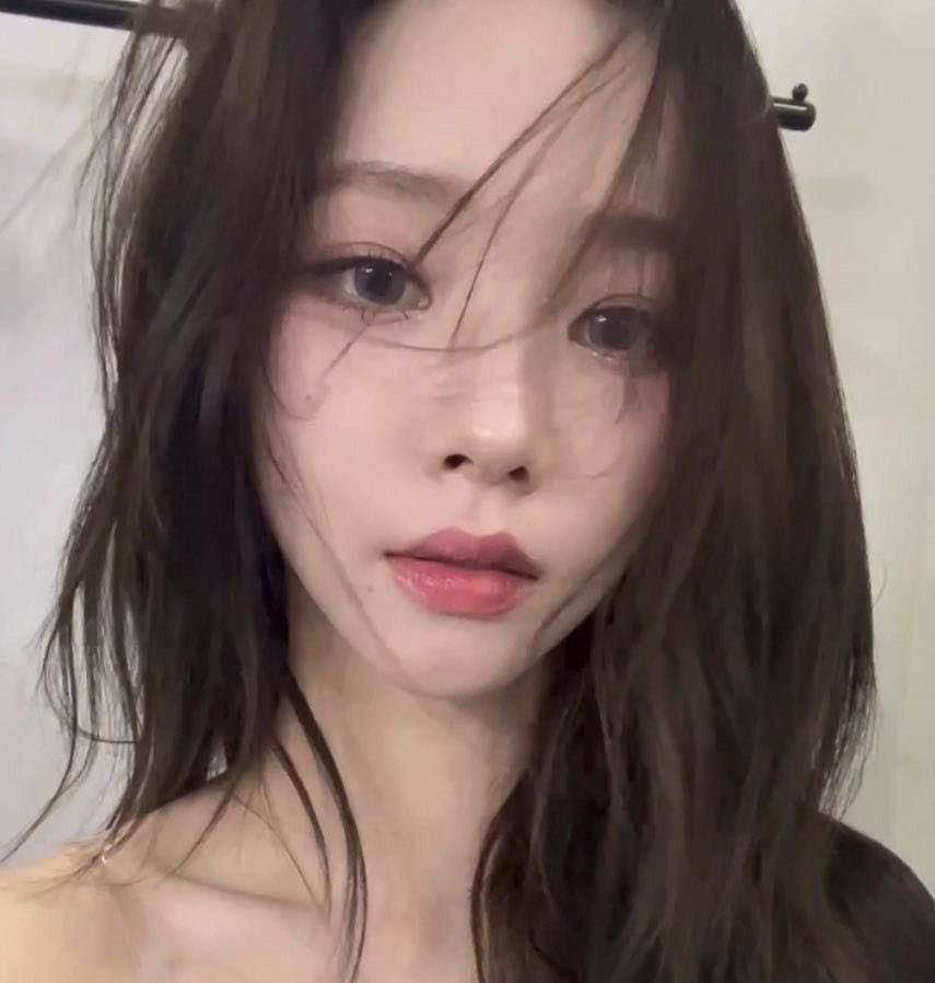 clairdelunnette's tweet image. like for a dm? restarting this account 🎀