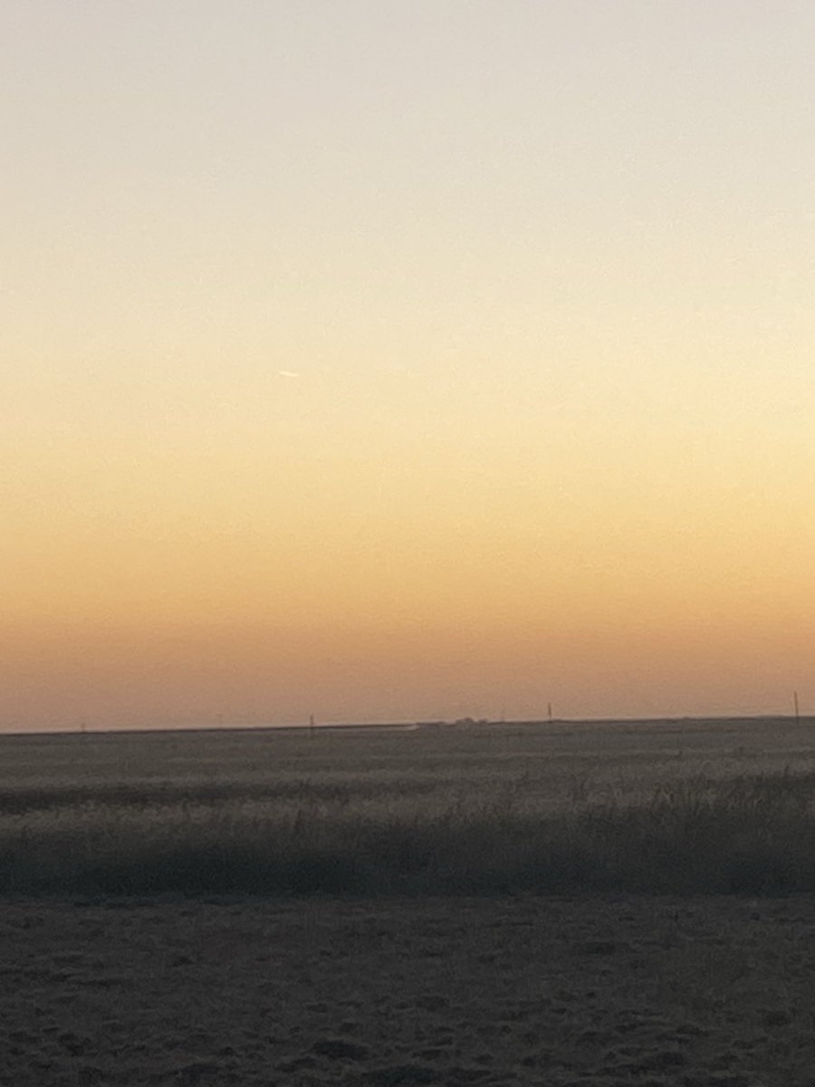 Coachmc007's tweet photo. 806 sunset- Happy Texas USA. There’s a comet in there somewhere! https://t.co/m2Q2f2bVYJ