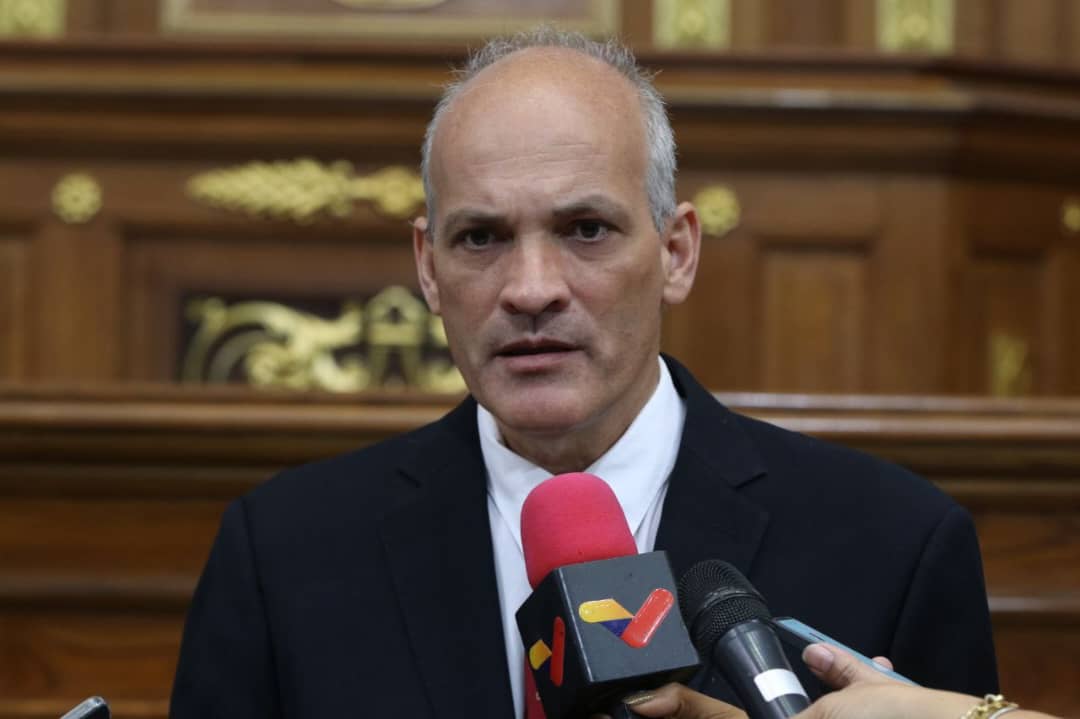 WillianGil's tweet photo. El día de hoy recibimos en la Asamblea Nacional el Proyecto de Ley de Presupuesto Nacional año 2025 y Ley de Endeudamiento de manos Ministro de Planificación Ricardo Menéndez, y la Ministra del Poder Popular de Economía, Finanzas y Comercio Exterior, Anabel Pereira Fernández. https://t.co/Tb40J4Wfc6
