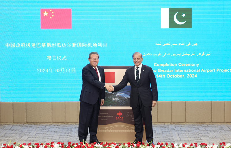 shen_shiwei's tweet photo. 🇨🇳🇵🇰#Gwadar International Airport, a gift from China to #Pakistan is inaugurated.
Within 5 years from 2019 to 2024.
Despite all challenges, a vision becomes the reality.
The airport spans 18 square kilometers and now becomes the second-largest in Pakistan.
#CPEC https://t.co/YvRzy77SwJ
