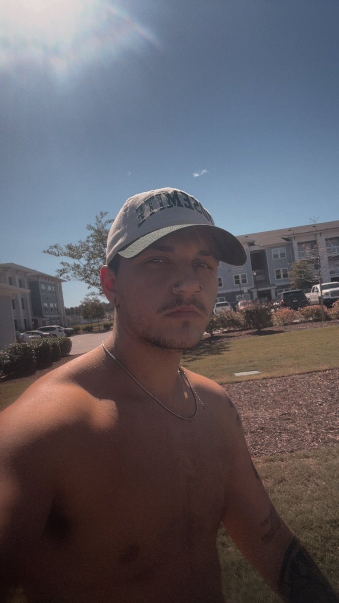 Just dropping in to let y’all know I’m still sexy that’s all