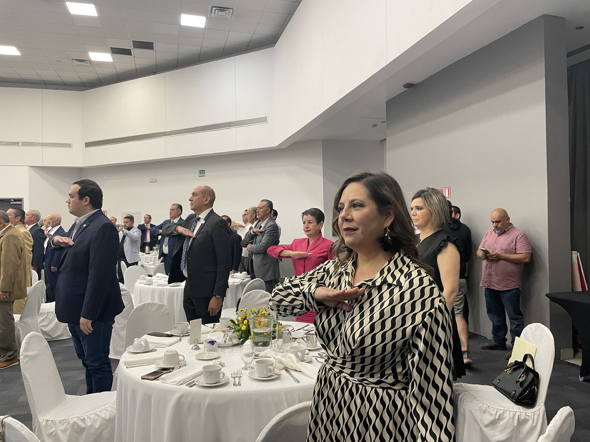 Agradezco al Grupo 21 de Tijuana la  invitación a la ceremonia de reconocimiento como Personaje del Año que recibió la UABC en manos del Rector Dr. Luis Enrique Palafox Maestre. Muchas felicidades a mi alma mater.  #GinaCruz #FortaleciendoBC #UABC #OrgullosamenteCimarrona
