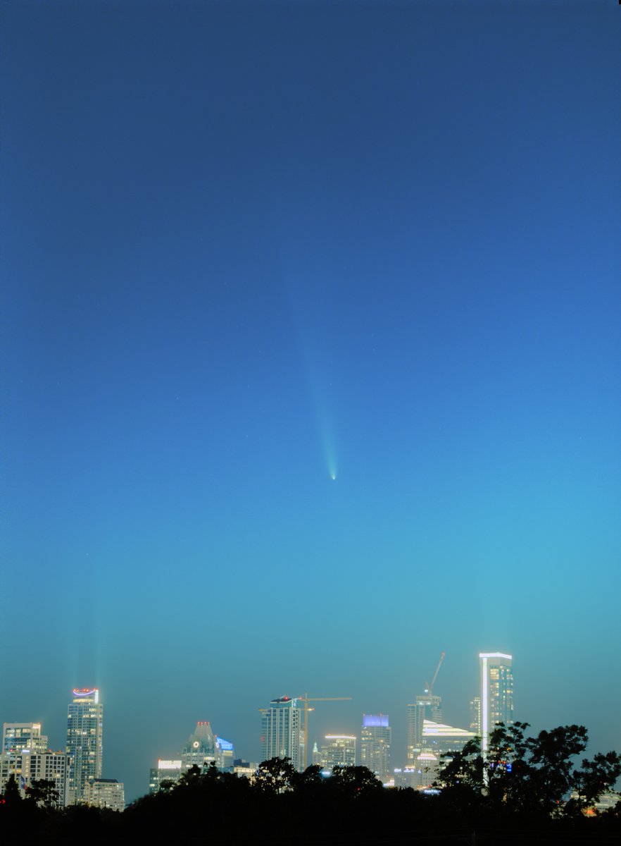 Joydeepb_robots's tweet image. Comet C/2023 A3, captured from East Austin, over downtown Austin.