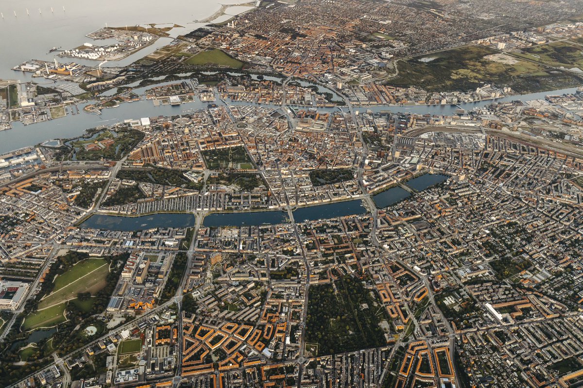 CosedisNicolas's tweet photo. Copenhagen from an altitude of 5,000 feet 😍 Photographed from my little airplane, a Cessna 172 from 1982 - just like me. 😉 https://t.co/2AWoy47UhD