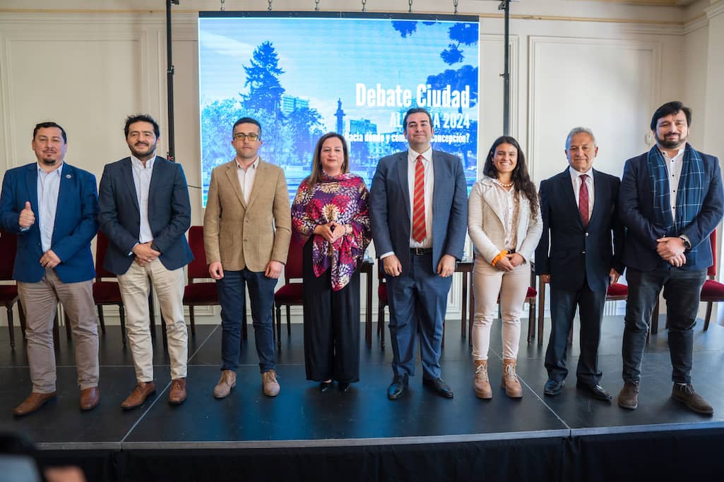Debate por la alcaldía de Concepción: candidatos entregaron propuestas para el futuro de la ciudad
suractual.cl/2024/10/14/deb…