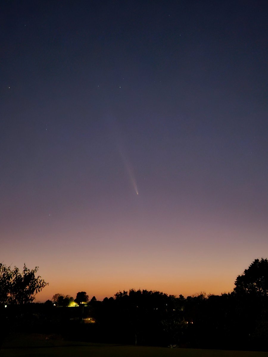 slothwx's tweet image. Comet C/2023 A3 (Tsuchinshan-ATLAS) from #repmo. You can see it with naked eye, but these are 3 second photos. This was approximately 45 minutes after sunset. #mowx #comet
