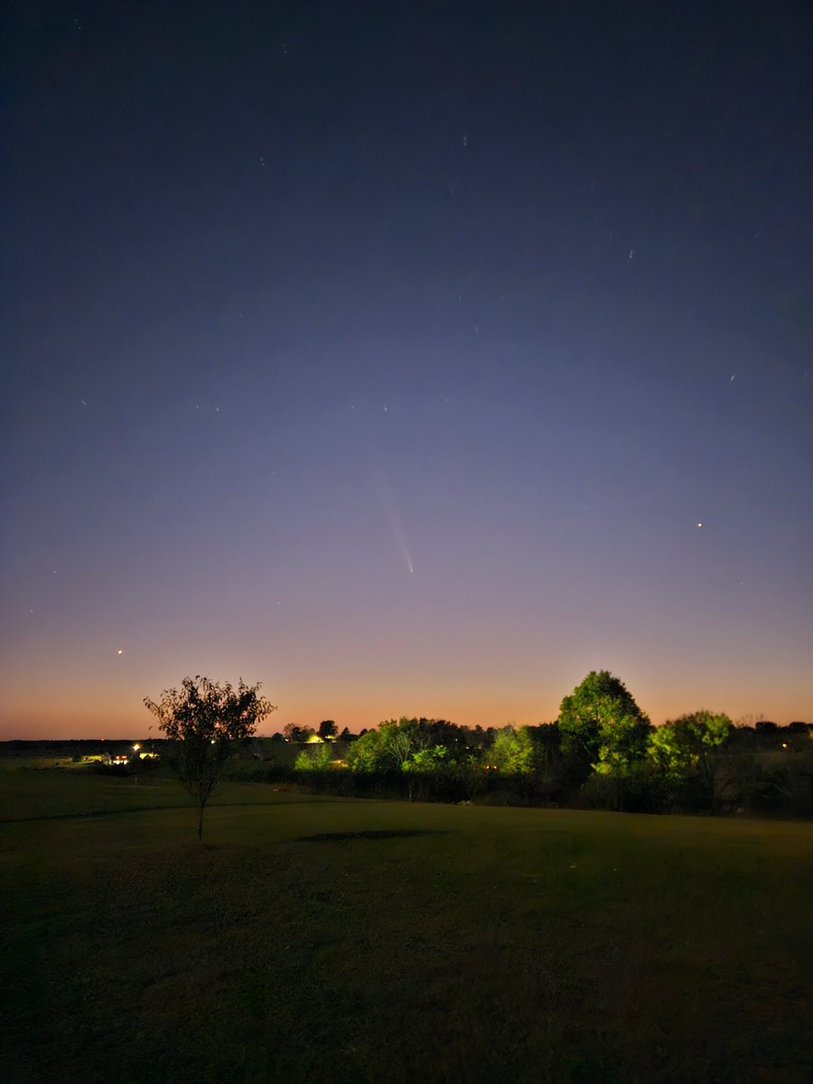 slothwx's tweet image. Comet C/2023 A3 (Tsuchinshan-ATLAS) from #repmo. You can see it with naked eye, but these are 3 second photos. This was approximately 45 minutes after sunset. #mowx #comet