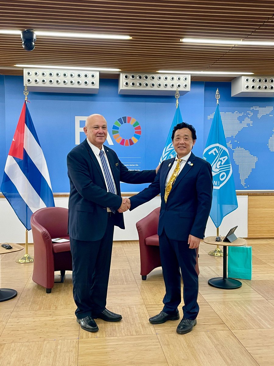 Como parte del programa del IV Foro Mundial de la Alimentación, convocado en Italia por la FAO, sostuve encuentro con el director general de esa organización mundial, Qu Dongyu, para abordar importantes temas en materia de seguridad alimentaria y nutricional. #CubaViveYTrabaja