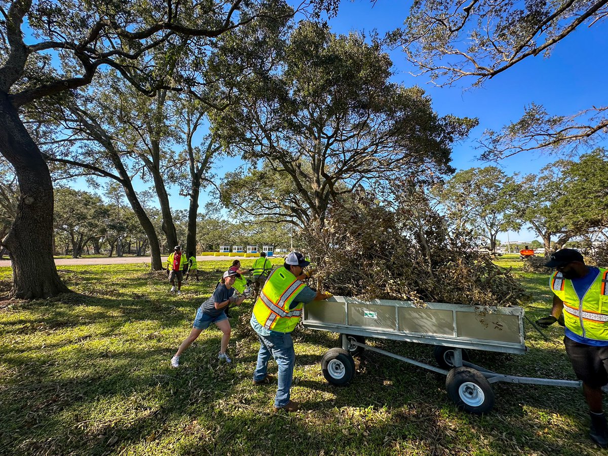 Our Florida State Fairgrounds team has been hard at work! 💪 After a busy few days, they’ve been cleaning up and getting everything back in shape. Huge thanks to our dedicated crew for making the fairgrounds a place we’re proud to share! ❤️🎡 #TeamWork #ThankYou