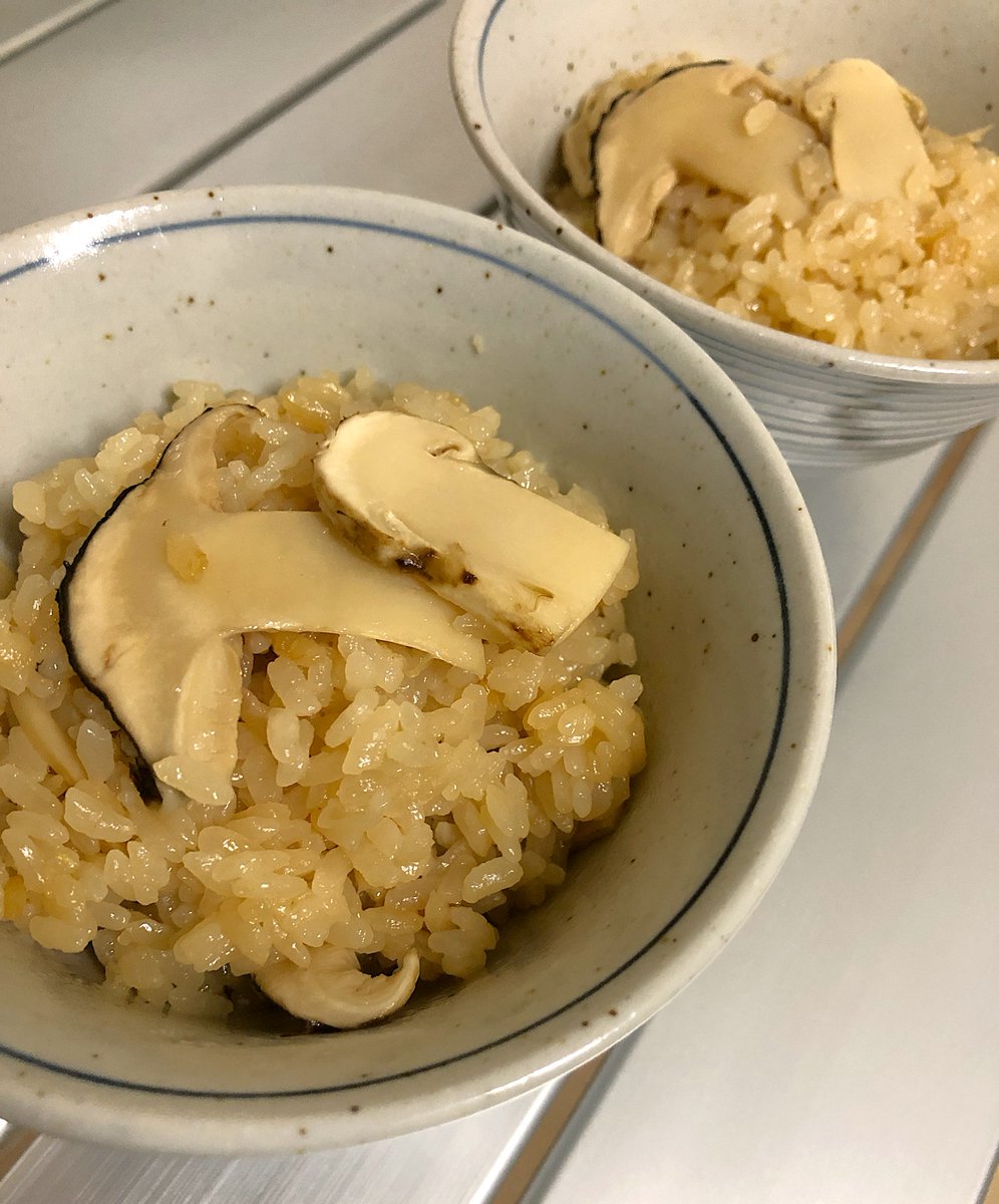 JG1EJY's tweet photo. お世話になっているキャンプ場（栃木県日光市横川）のオーナーから秋の味覚が到着。今年は出る時期が遅いとのこと。純国産の天然物を炊き込みご飯にしていただきました。暑い日が続きますが、香りも味も秋を感じさせてくれました。😃 https://t.co/YdAou1QOm0