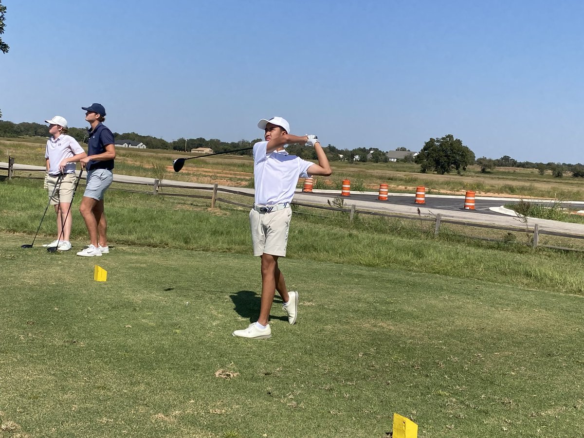 Day 1 for Varsity Blue Team at the Glen Rose Invitational. Boys played 27 holes and are currently sitting in 4th.
Dylan-71/37
Ethan-75/34
Charlie-83/42
Ashton-84/43
Nick-91/43