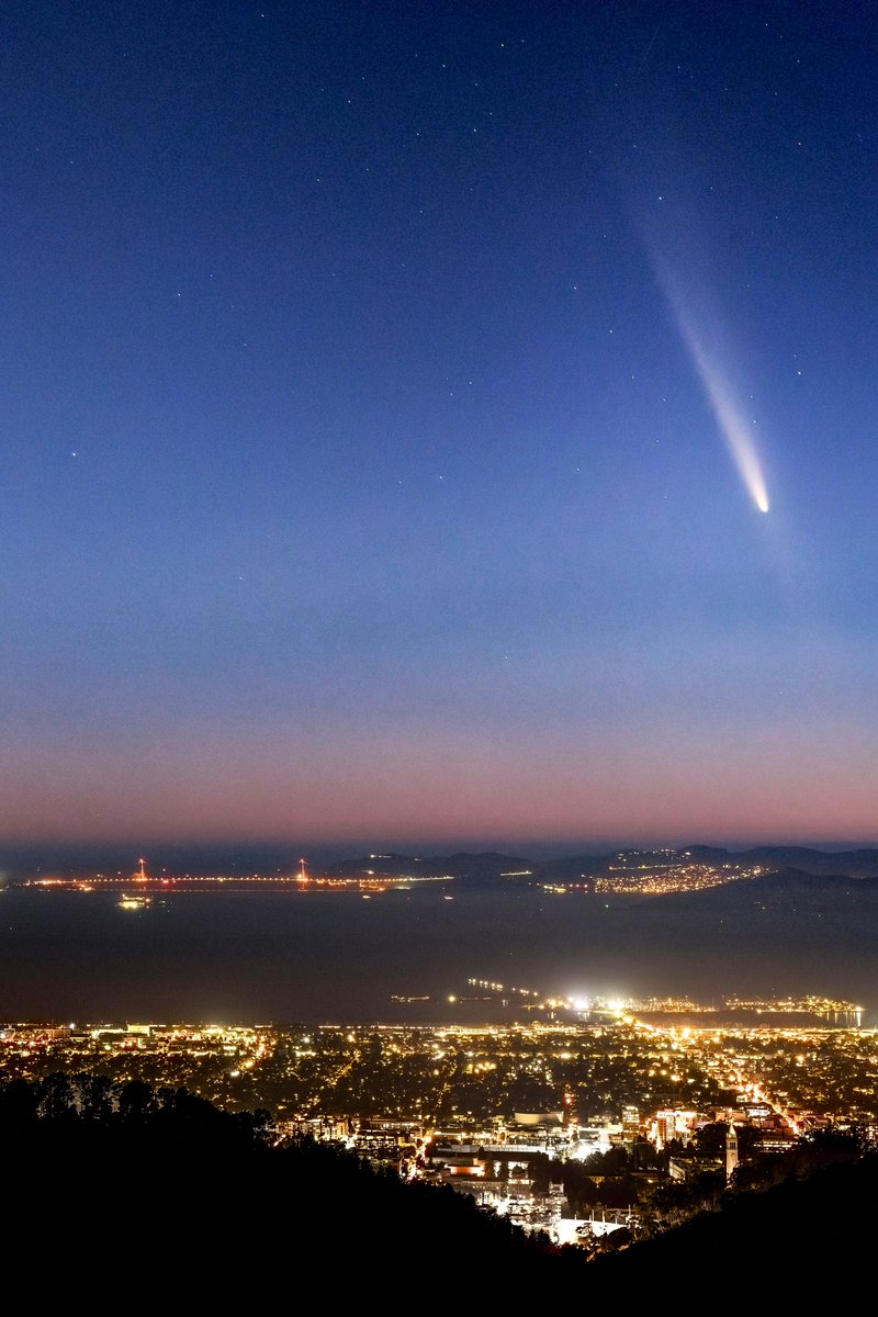 Negative_Tilt's tweet image. Another view of the comet over the bay!
#CometA3
C/2023 A3 (Tsuchinshan–ATLAS)
