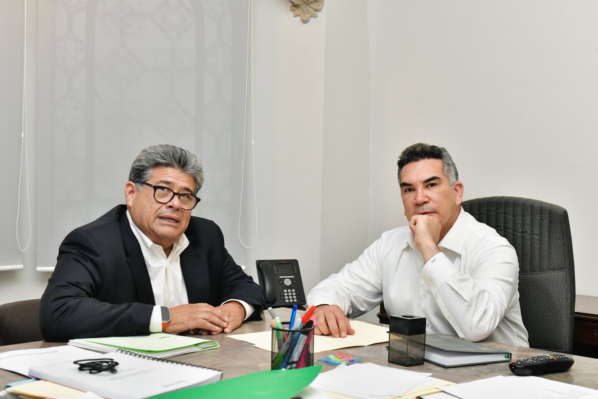 Con mi amigo <a href="/Javier_CasiqueZ/">JAVIER CASIQUE</a>, dando seguimiento a las acciones del <a href="/PRIOaxaca_/">PRI Oaxaca</a> y de la militancia de su tierra. Estamos trabajando coordinados y en equipo, construyendo siempre en el territorio, escuchando lo mucho que tiene que aportar el pueblo oaxaqueño. ¡Con firmeza y