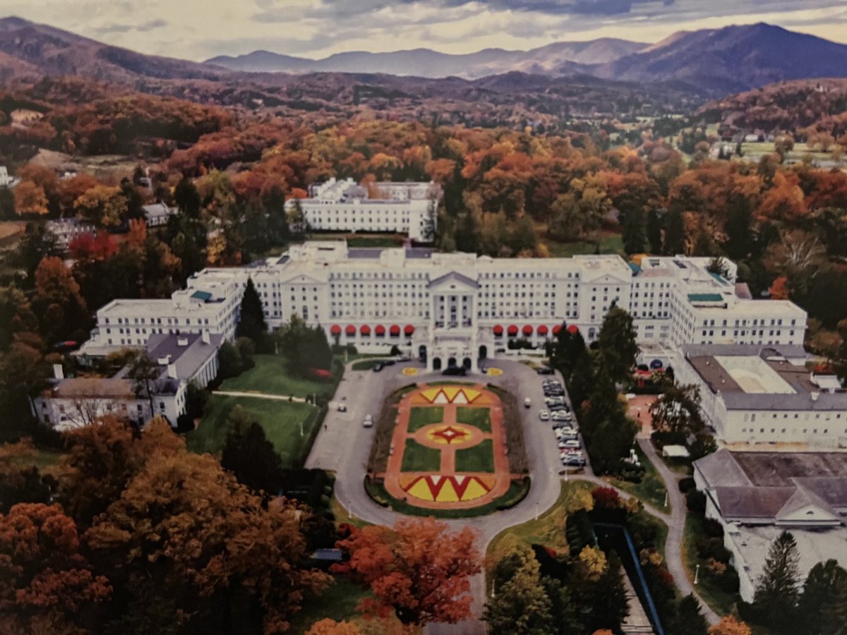 Dorothy Draper loved her colour 😀#Greenbrierexperience