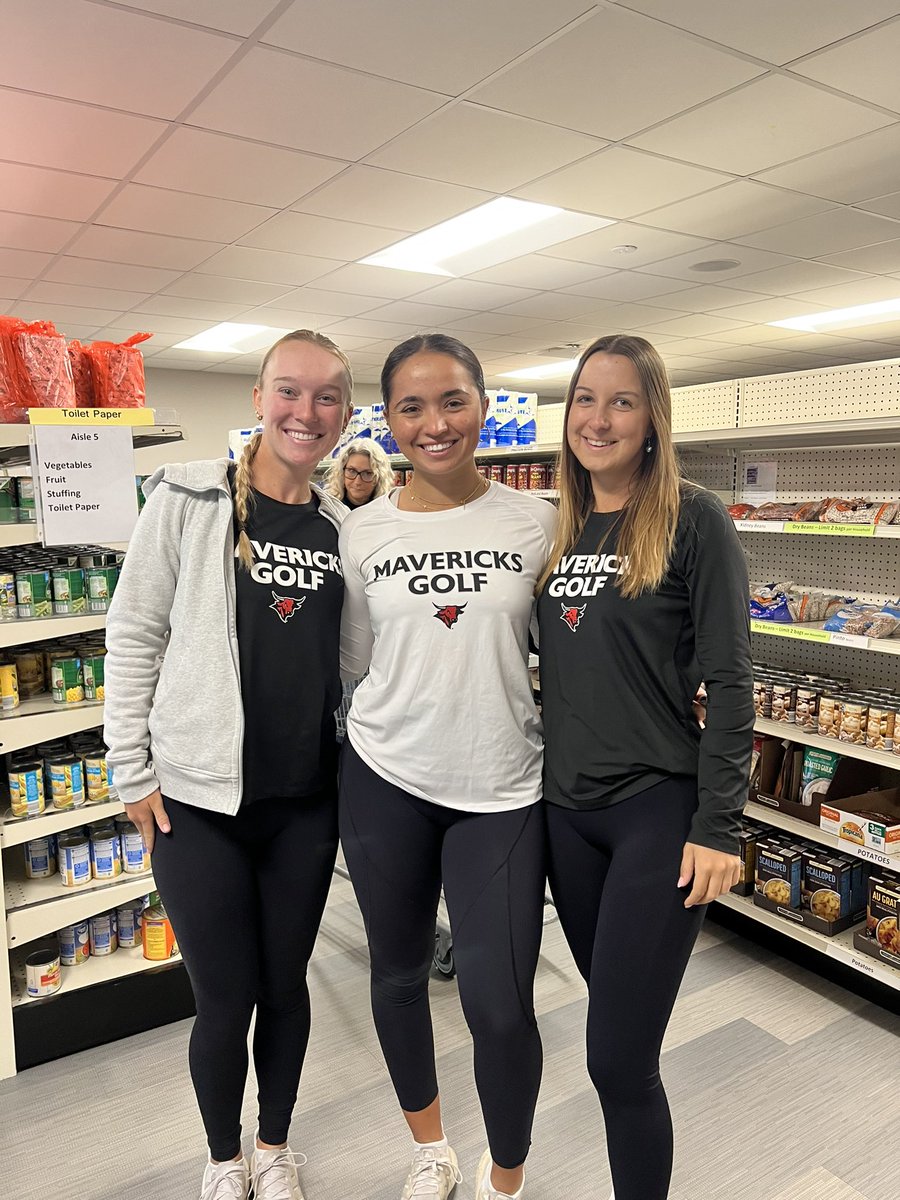 OmahaWGO's tweet photo. We had a great time volunteering at the food pantry today! #OmahaWGO https://t.co/X4YJogaBaB
