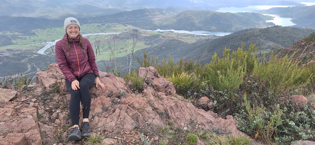 ThreeRiversDRH's tweet photo. While staying at one of our 7 properties during their placement @UOW student Danielle Grew enjoyed the view 👀 overlooking the national park, and @CharlesSturtUni student Kadee Gerhard-Scali got up and personal feeding a giraffe! 🦒 #LiveStudyWorkRural #iloverural https://t.co/EsuVXbQ7Yv