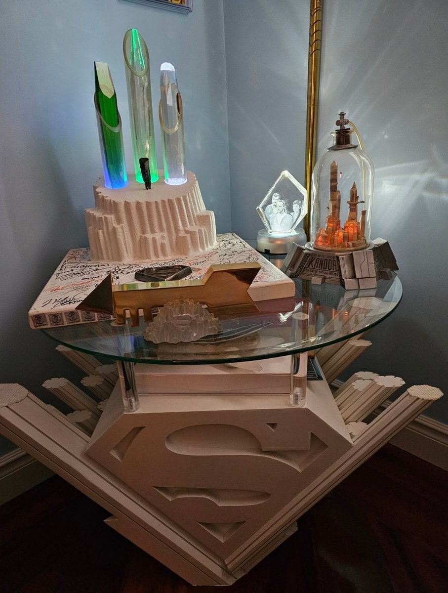 James51149592's tweet photo. @JamesGunn we very much are hoping to meet you at NYCC. If you'd like to check out our Superman piece please let me know so we know to bring it Saturday. It's one of a kind Kryptonian technology. It's heavy but I'll bring it if you are into it. https://t.co/KQU4RhNX5v