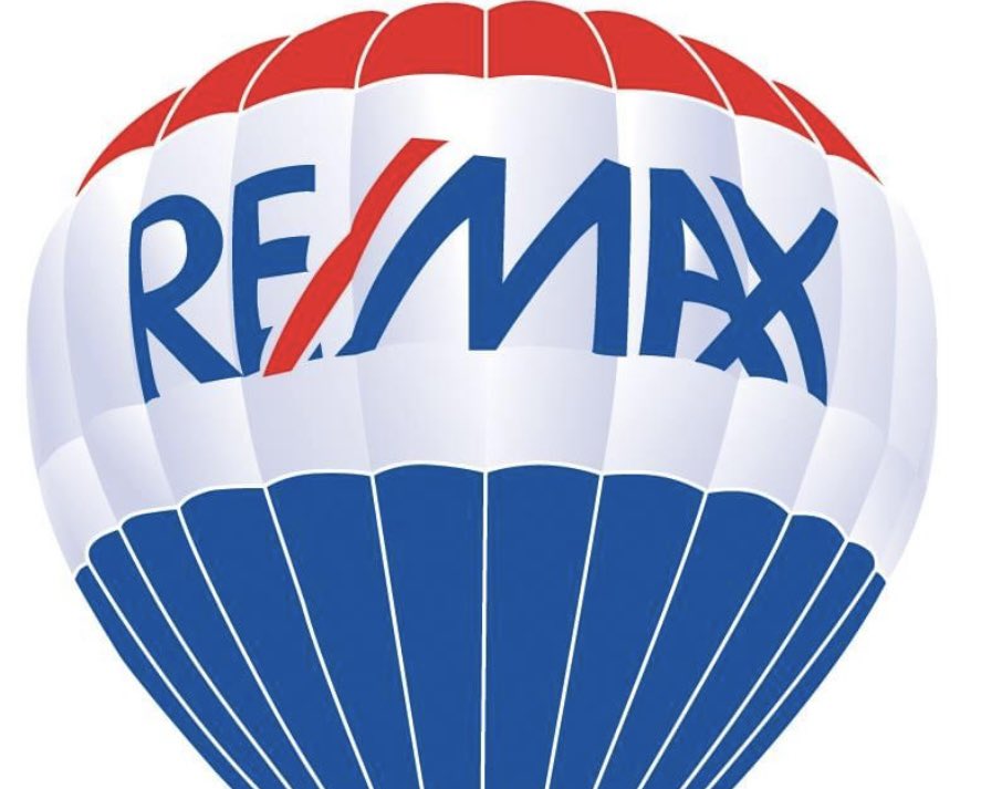 REshortsell's tweet photo. How many home sellers are aware that RE/MAX actually means agents get the maximum commission? 😳 https://t.co/0FoCrlec8y