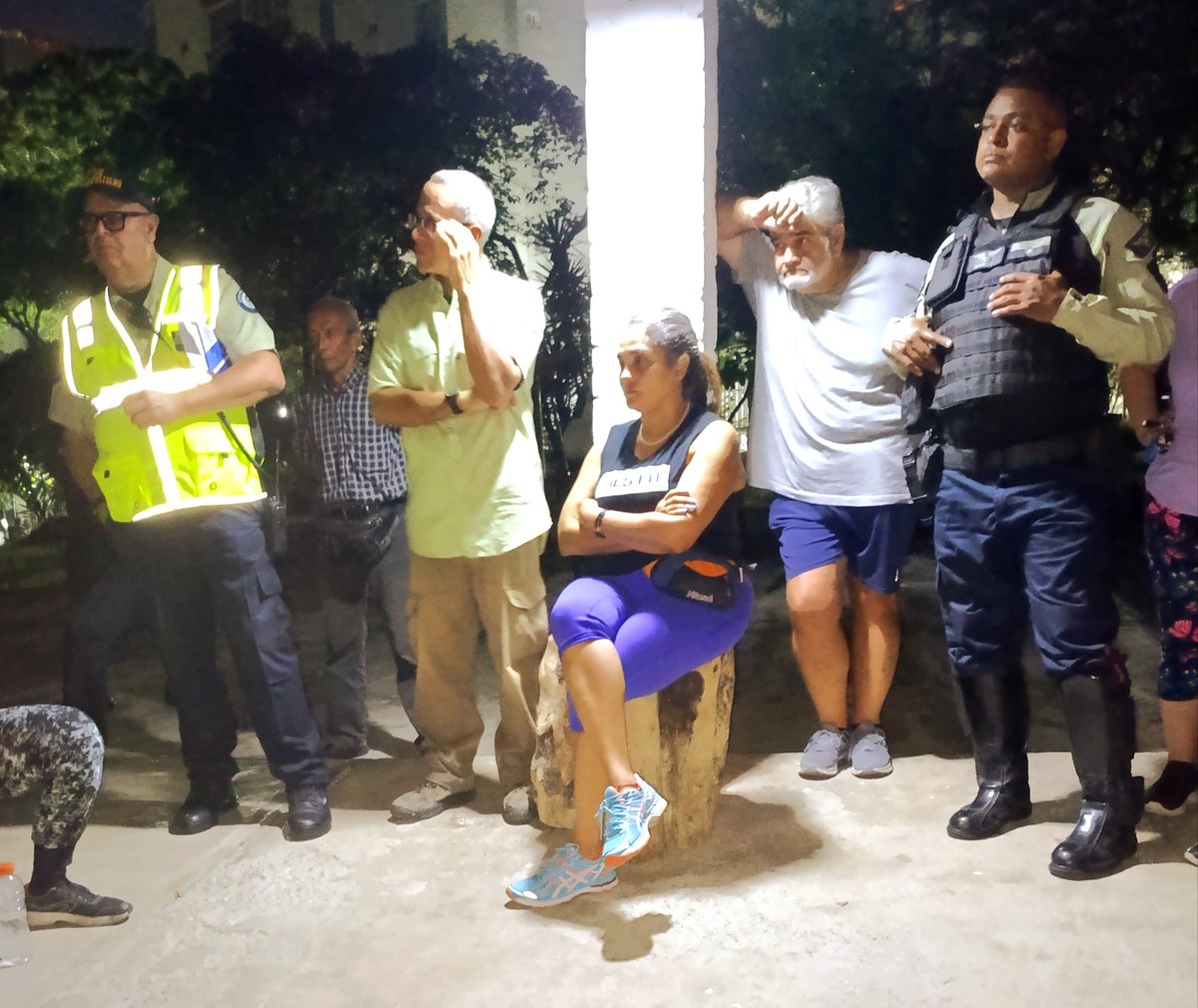 Muchas gracias a nuestra <a href="/PolisucreOficia/">Policía Municipal de Sucre / Miranda</a> , en especial al Comisario Tovar y Jefe de Cuadrante Isturiz, x acudir a la convocatoria de hoy, apoyando los vecinos en temas de seguridad. Seguimos trabajando juntos, ¡ocupándonos todos! #TejidoVecinal #ACUA #urbinaalta