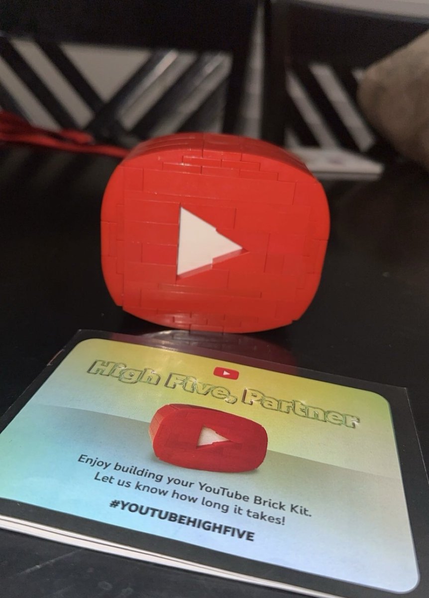 pretty cool <a href="/YouTube/">YouTube</a> sent out a Lego play button 👀
