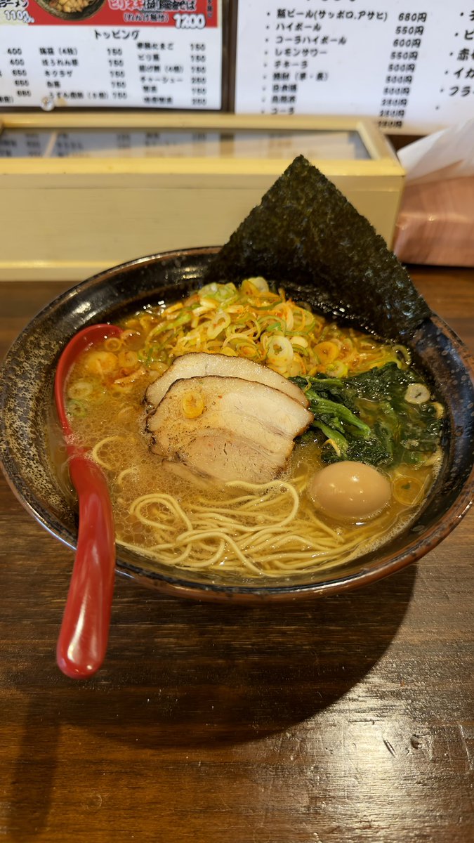 Xx_TM_xX52's tweet photo. 最近ほんとラーメンしか食ってない
ラーメンとモンエナで構成されてる俺の体。 https://t.co/7EZCtKoNPZ