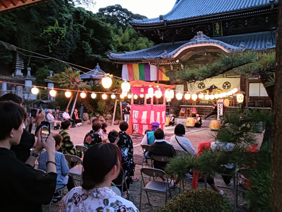 #GivingCampaign  の投票期間が残り半分を切りました。
沢山の応援コメントありがとうございます。
全て読ませていただいています。
まだ投票期間は残っているので、投票をよろしくお願いします。
mie-u.2024.giving-campaign.jp/groups?id=2c87…

写真は盆踊り準備と開催直後の写真です。