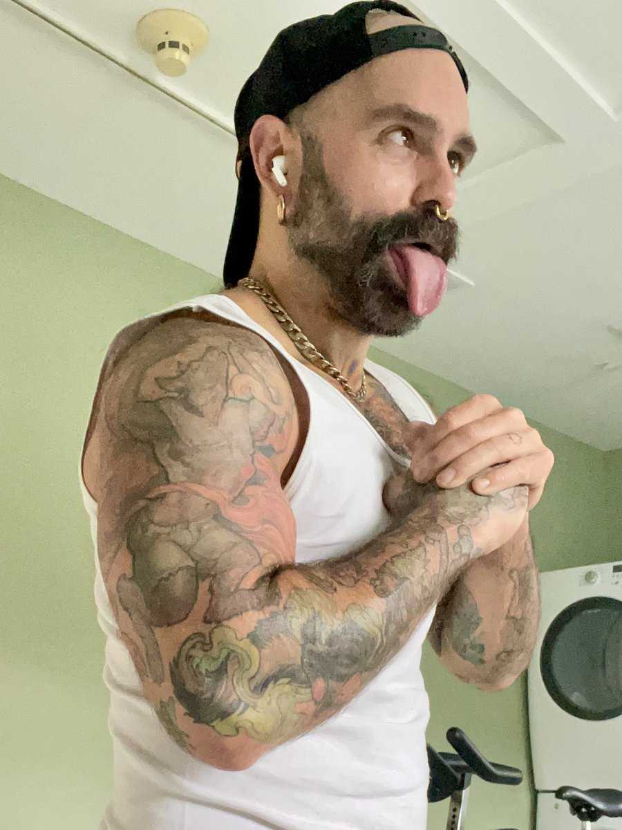 Microdose and chest day got me like