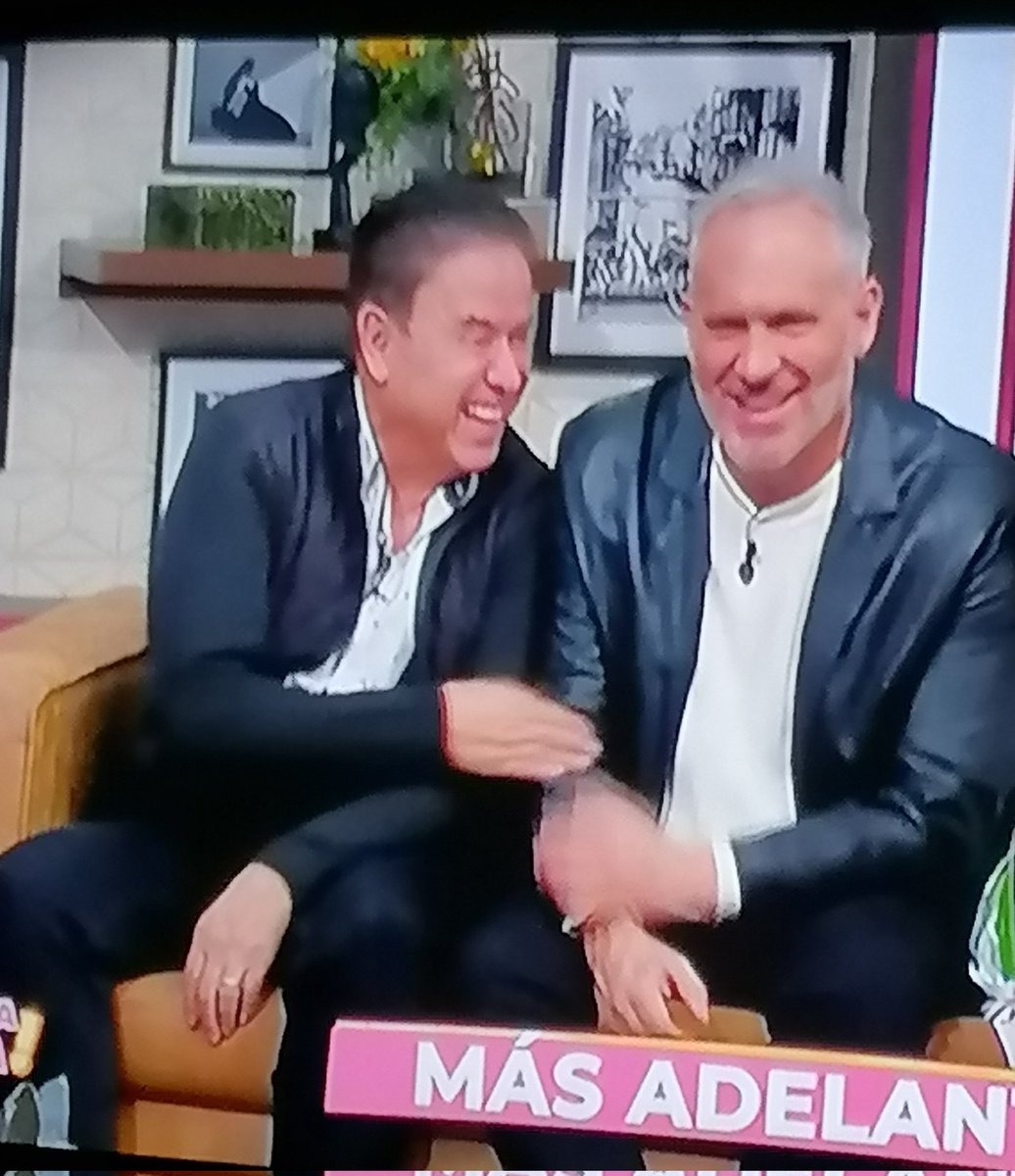 GabbyMacLo's tweet photo. Y entonces mi lunes así... @ArathdelaTorre @mario_bezares #TeamMar @quebuenahora #quebuenahora #ArathDeLaTorre #Mayito https://t.co/htAEbyw8EZ