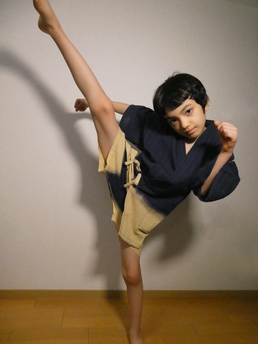 chibimogura123's tweet image. #スポーツの秋 

甚平 @CatherineCottag

#KarateKid #HighKick