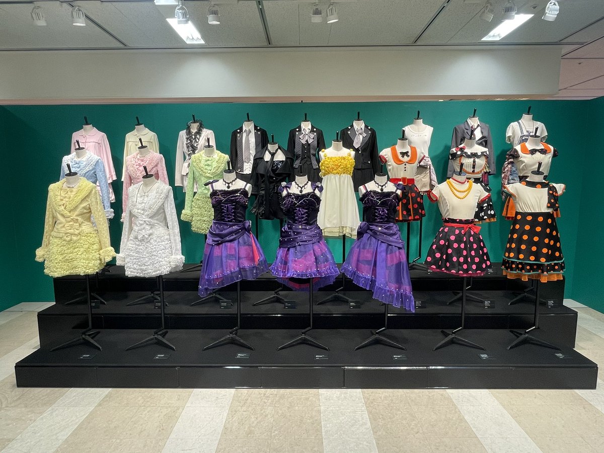 👗#AKB48劇場大衣装展 👗 本日はフリー入場の日です🎫✨ ＼ 会場入り口