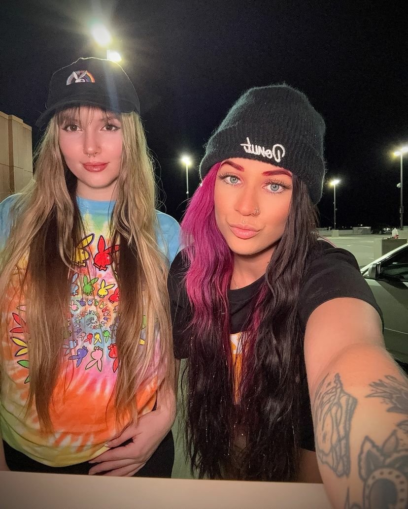 trashleybb33982's tweet photo. What a good friend friend 🫂🫂🫂🫂🫂🫂🫂❣️❣️❣️❣️💕😍😘 https://t.co/YADrCTmfMJ
