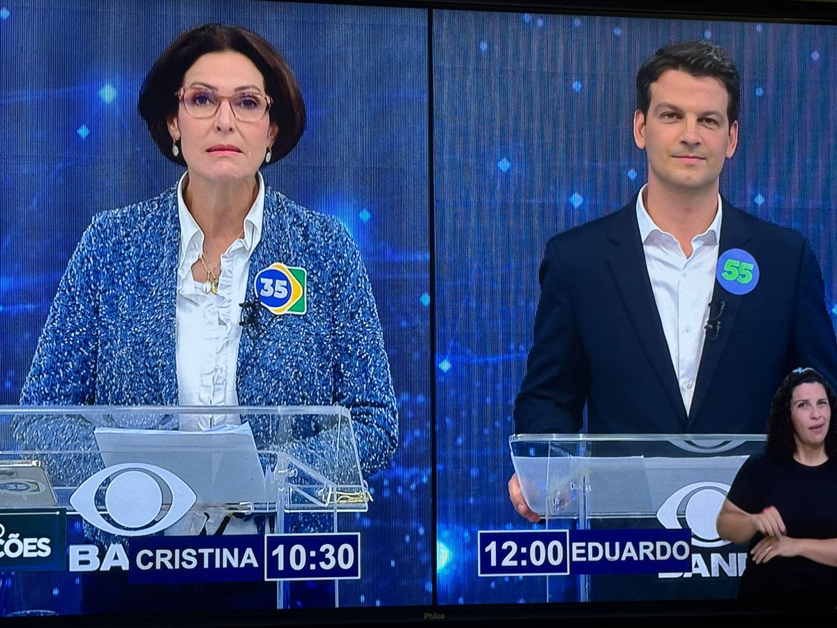 blpoliticamente's tweet photo. Os "times" de @cristinagraeml e @_epimentel estão animados nos bastidores da sede da Tv Band, a cada resposta é possível ouvir aplausos e gritos. #debatenaband #blogpoliticamente #eduardopimentel #cristinagraeml https://t.co/u4B1oD0oDz